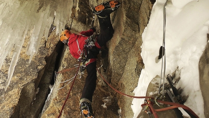 Mount Kyzyl Asker 2011 - Ines Papert during the first ascent of Quantum of Solace, Great Wall of China, Kyrgyzstan