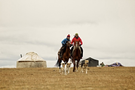 Mount Kyzyl Asker 2011 - Ines and Manu Papert horse riding at Lake Song Kul, Kyrgyzstan