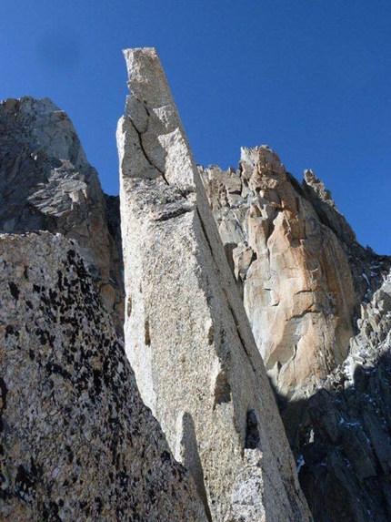 Stelle e Tempeste Petit Clocher du Tacul - satelliti Mont Blanc du Tacul - Stelle e Tempeste: La punta aerea e aguzza del Petit Clocher (ph Giorda - Oviglia)