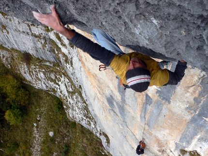 Shakti Monte Coppolo - Shakti: Riccardo Scarian su L3 di Shakti 8b+/8c, Picco delle Aquile, M.te Coppolo, Valnuvola (ph Giampaolo Corona)