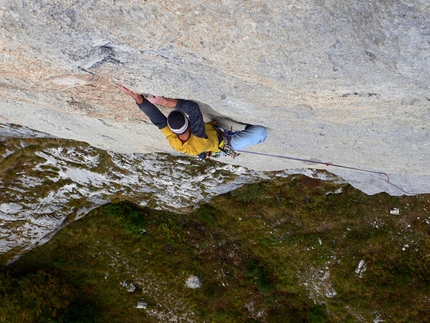 Shakti Monte Coppolo - Shakti: Riccardo Scarian su Shakti 8b+/8c, Picco delle Aquile, M.te Coppolo, Valnuvola (ph Giampaolo Corona)