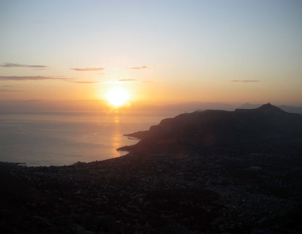 Stella di periferia Monte Gallo - Stella di periferia: Tramonto sulla città di Palermo dal Monte Gallo (ph. Flaccavento-Barbagallo)