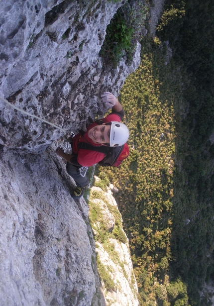 Stella di periferia Monte Gallo - Stella di periferia: Giuseppe Barbagallo sul sesto tiro durante la prima libera di Stella di Periferia - Punta Baloo, Monte Gallo, Palermo (ph. Flaccavento-Barbagallo)