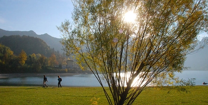 Lago di Ledro - passeggiata lungolago - Lago di Ledro - passeggiata lungolago: © Voglino Porporato