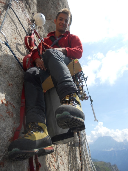 Pilastro Parmenide Cima dell’Auta Orientale - Pilastro Parmenide: Giorgio Travaglia su una comoda sosta del Pilastro Parmenide (foto Stefano Valsecchi)