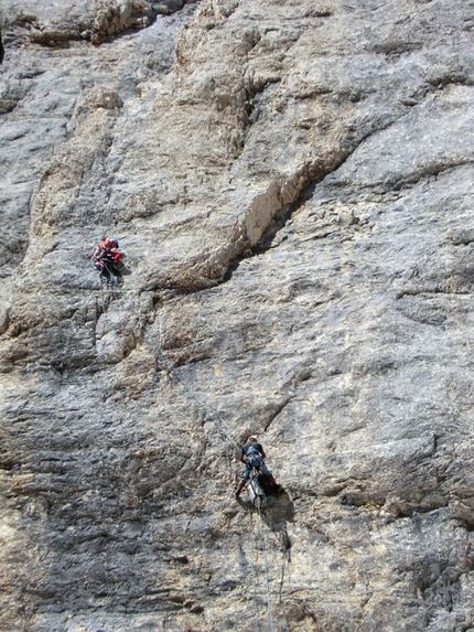 Compagni dai campi e dalle officine Gran Sasso, Corno Grande, vetta Occidentale - Compagni dai campi e dalle officine: Su Compagni dai campi e dalle officine, Gran Sasso, Corno Grande, vetta Occidentale