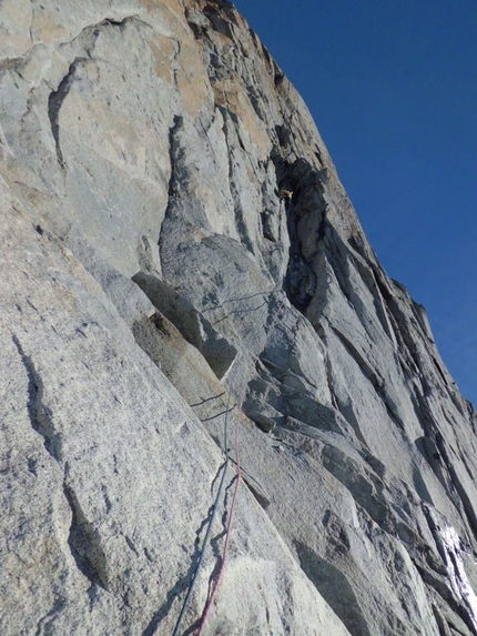 Techno Progressive Carè Alto, Prima Gobba Monte Folletto - Techno Progressive: Techno Progressive (260m, VI+, VII+ con un tratto di A1) parete Ovest della Prima Gobba del Carè Alto, Adamello)