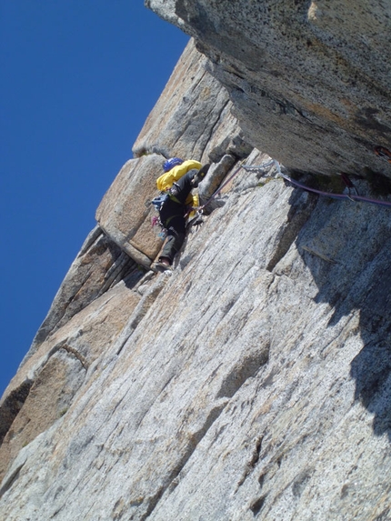 Techno Progressive Carè Alto, Prima Gobba Monte Folletto - Techno Progressive: Techno Progressive (260m, VI+, VII+ con un tratto di A1) parete Ovest della Prima Gobba del Carè Alto, Adamello)