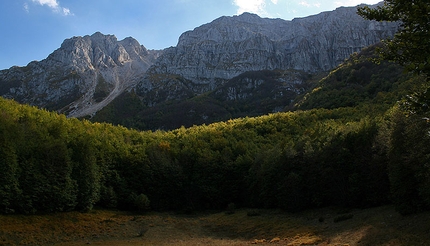 Violazione di Domicilio Il Tempio, Monte Sirente - Violazione di Domicilio: panoramica della N del sirente dalla Fossa del Pratiglio