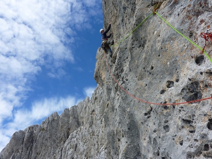 Il colpo di coda Presolana - Il colpo di coda: Daniele on the delicate traverse of pitch 3