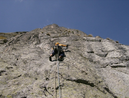 Carpe diem Aiguille de Chatelet - Carpe diem: Mauro Franceschini in apertura sul primo VI tiro di Carpe diem, Aiguille de Chatelet, Monte Bianco