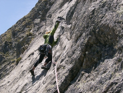 Carpe diem Aiguille de Chatelet - Carpe diem: Mauro Franceschini in apertura sul X tiro di Carpe diem, Aiguille de Chatelet, Monte Bianco