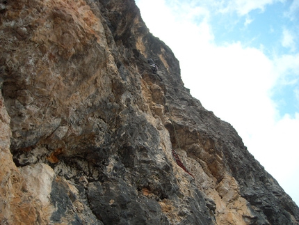 Sogno infinito Pilastro di Spescia, Sasso delle Dieci, Punta 2400m - Sogno infinito: Il tratto giallo prima del diedro grigio