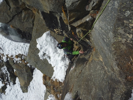 Dio li fa e poi li accoppia Valnontey - Cogne - Dio li fa e poi li accoppia: Andrea Fazzari sul traverso aleatorio del terzo tiro di Dio li fa... e poi li accoppia (Valnontey) ph. archivio E. Bonino