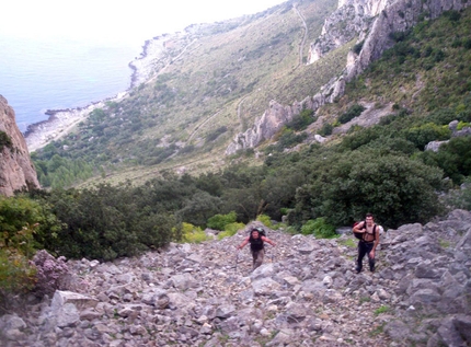 Stella di Periferia - Monte Gallo - Giorgio Iurato e Giuseppe Barbagallo in avvicinamento alla Punta Baloo