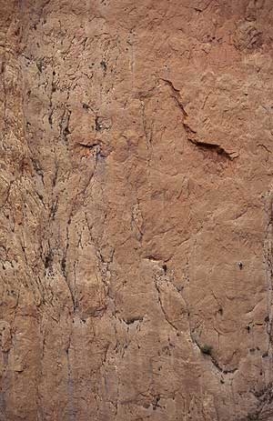 Sul filo della notte - Sur le fil de la nuit Tadrarate - Sul filo della notte - Sur le fil de la nuit: prima parte della parete, risalita sulle fisse (ph M. Oviglia)