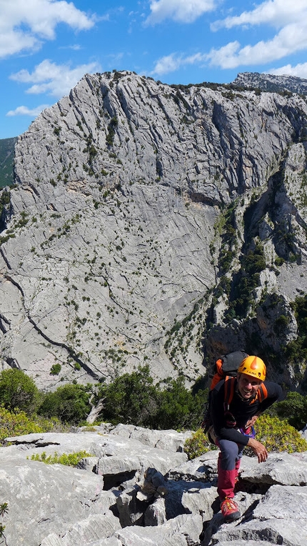 Los Compadres Gole di Gorroppu - Los Compadres: Ormai in cresta con la Punta Cucuttos alle spalle