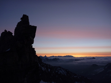 Traversata Integrale Gran Paradiso Gran Paradiso - Traversata Integrale Gran Paradiso: Alba sulla traversata integrale Gran Paradiso (ph Enrico Bonino)