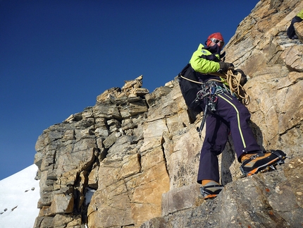 Traversata Integrale Gran Paradiso Gran Paradiso - Traversata Integrale Gran Paradiso: Sulle rocce della Montandayné... (ph Enrico Bonino)