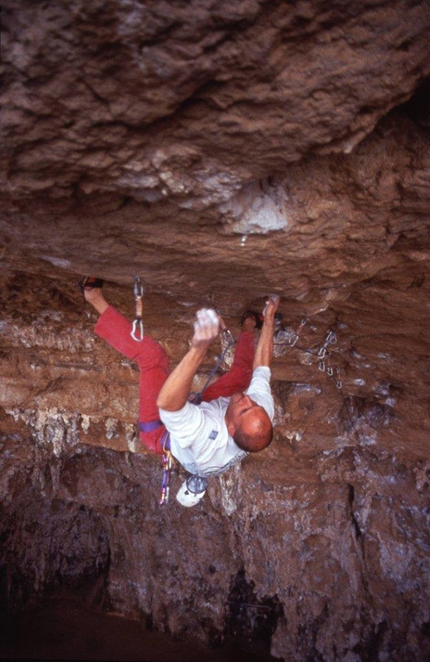 Alessandro Jolly Lamberti - Alessandro Jolly Lamberti climbing at Sperlonga
