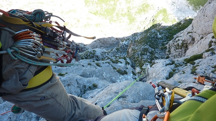 Dall'alba al tramonto Presolana Centrale - Dall'alba al tramonto: Suspended and airy belay, pitch 5