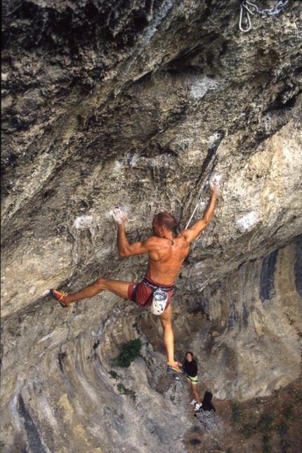 Alessandro Jolly Lamberti - Alessandro Jolly Lamberti climbing Usura at Grotti