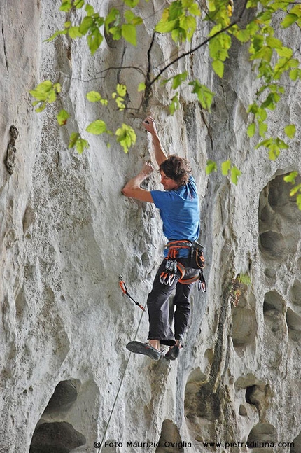 Rock Petzl Trip - Gétû, China - Dave Graham in action in Gétû Valley
