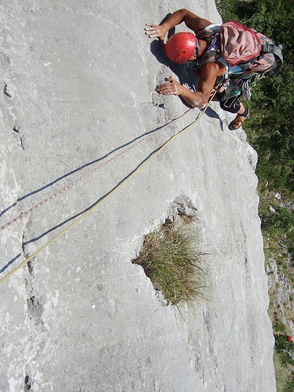 Le Lisce d'Arpe Monte Alpi - Le Lisce d'Arpe: Sesto tiro, Rocco Caldarola sul passo di VI+