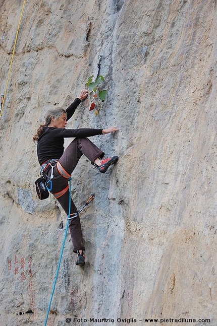 Rock Petzl Trip - Gétû, China - Lynn Hill a Fish Crag