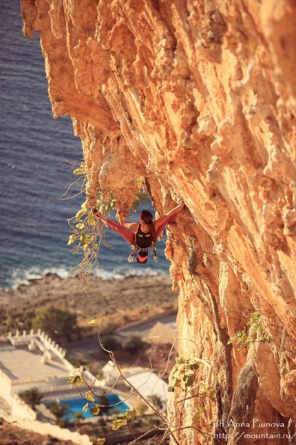 Zhenja Kazbekova - Zhenja Kazbekova on-sighting Super Priaros 8a+ at Kalymnos.