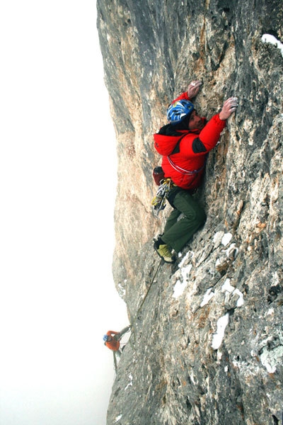 Vint ani do Meisules de la Bièsces - Vint ani do: Florian and Martin Riegler during the first free ascent of Vint ani do. Photo Moritz Tirler