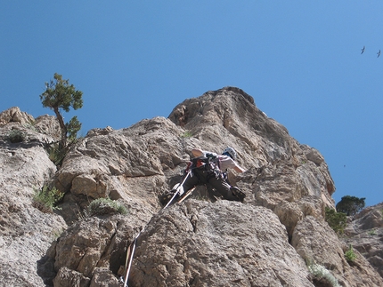 Cani randagi Tekepinari - Cani randagi: Jimmy Palermo, Tommaso Salvadori and Ivan Testori on Cani Randagi (300m, 6b), Aladaglar, 06/2013.