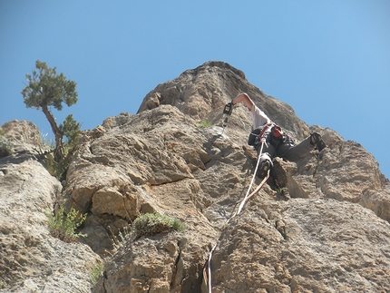 Cani randagi Tekepinari - Cani randagi: Jimmy Palermo, Tommaso Salvadori and Ivan Testori on Cani Randagi (300m, 6b), Aladaglar, 06/2013.