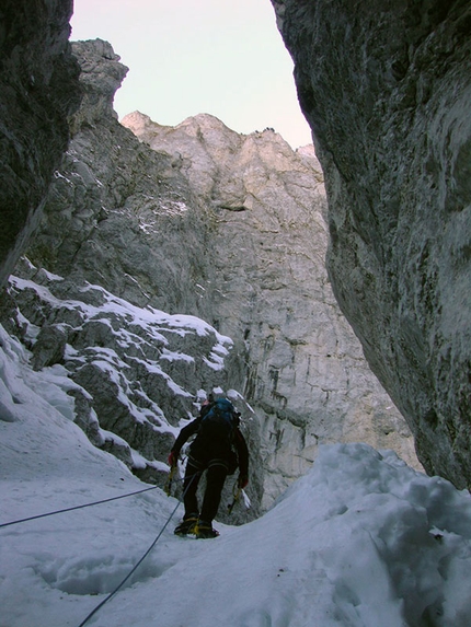 Il Grande Salto - Il Grande Salto: Oltre la strettoia il paesaggio si apre nuovamente, anche se sempre contornato da alte pareti.