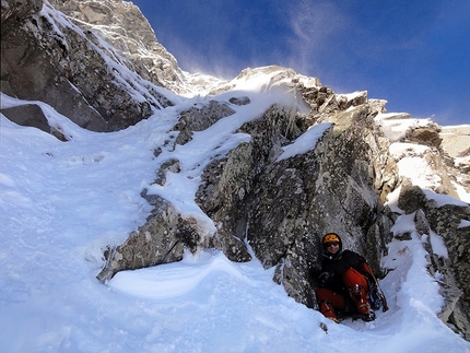 Viva Rotari Monte Rondinaio - Viva Rotari: Nick si ripara dal vento nei pressi della sosta.