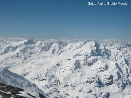 Cevedale - Cevedale: La Punta S. Matteo a sx e il Pizzo Tresero a dx visti dalla cima del Monte Cevedale