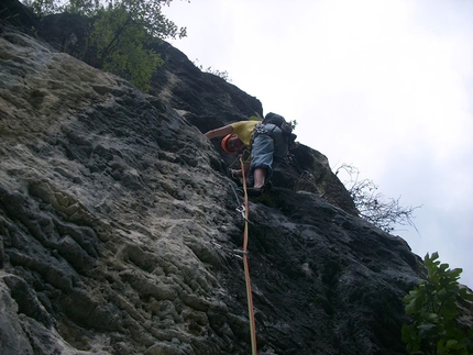 Motorhead Parete di Enego (Est) - Motorhead: Sul settimo tiro di Motorhead (7b max, 6b obblig, 245m, Ermes Bergamaschi, Mario Carollo) Parete di Enego, Valsugana