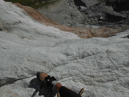 Paretone Express Via Iurisci - D'Amico Vetta Orientale del Gran Sasso - Paretone Express Via Iurisci - D'Amico: le cromie al termine del 3° tiro (archivio C. Iurisci - E. D'Amico)