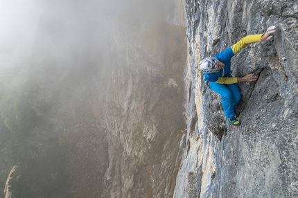 Happy Ledge Val Trementina Parete Est, Paganella - Happy Ledge: Rolando Larcher sul terzo tiro di 7b+ © Giampaolo Calzà