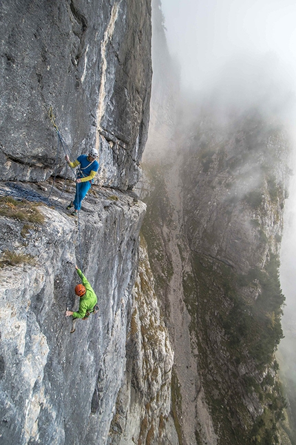 Happy Ledge Val Trementina Parete Est, Paganella - Happy Ledge: Nicola Sartori impegnato nei ultimi passaggi del terzo tiro © Giampaolo Calzà