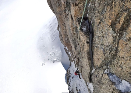 An... Ice Surprise Combe Maudite - An... Ice Surprise: Secondo tiro, primo tentativo di An...ice surprise di Enrico Bonino, Giulia Venturelli, Combe Maudit, Monte Bianco.