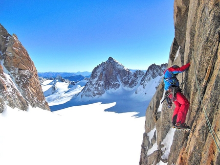 An... Ice Surprise Combe Maudite - An... Ice Surprise: Secondo tiro di M7 salita in libera di An...ice surprise di Enrico Bonino, Giulia Venturelli, Combe Maudit, Monte Bianco.