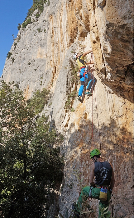 Decrescita Obbligata Gola di Frasassi - Decrescita Obbligata: Decrescita Obbligata: pitch 1