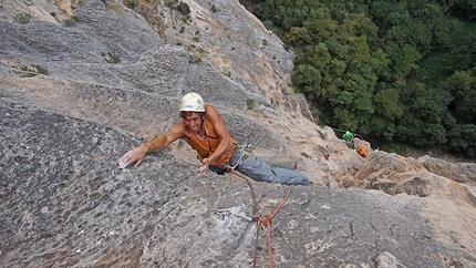 Benvenuti al Sud U' Piscione, Monte Pertuso - Benvenuti al Sud: Benvenuti al Sud: Cristiano and his helmet, pitch 5