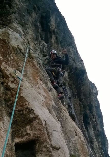 Fuori come Merli Eldorado - Chiusa di Ceraino - Fuori come Merli: Andrea Simonini in apertura di L4