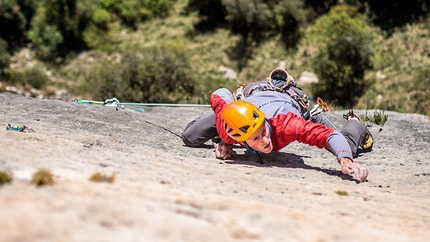 Destini Incrociati Monte Cimo - Castel Presina Parete Rossa - Destini Incrociati: Nicola Sartori on the fifth pitch (8a) of Destini Incrociati 