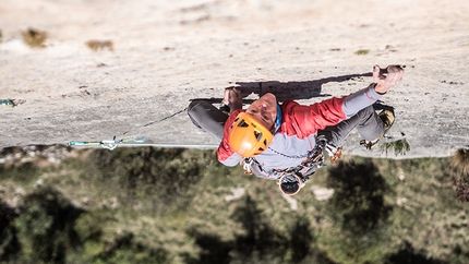 Destini Incrociati Castel Presina Parete Rossa, Monte Cimo - Destini Incrociati: Nicola Sartori sul quinto tiro (8a) di Destini Incrociati