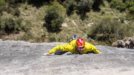 Destini Incrociati Monte Cimo - Castel Presina Parete Rossa - Destini Incrociati: Nicola Tondini on the fifth pitch (8a) of Destini Incrociati 