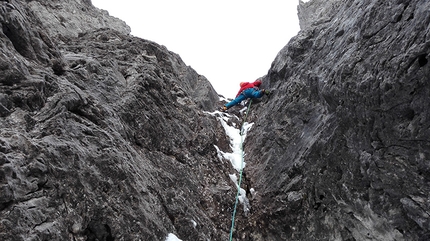 Stralasegne Pala di San Martino - Stralasegne: Stralasegne (500m, M5 + 1 section. M6+) Nord, Pala San Martino (Dolomites) ph arch. R. Corona, F. Piccinini