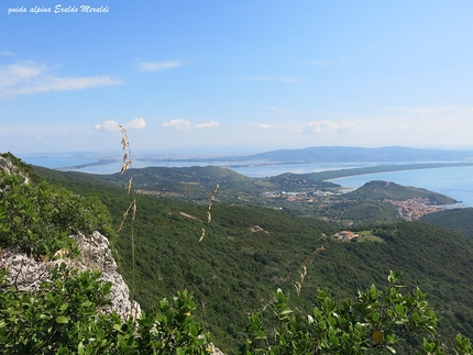 Spigolo delle Canne d'organo Argentario - Costa della Scogliera - Canne d'Organo - Spigolo delle Canne d'organo: I Tomboli dell'Argentario